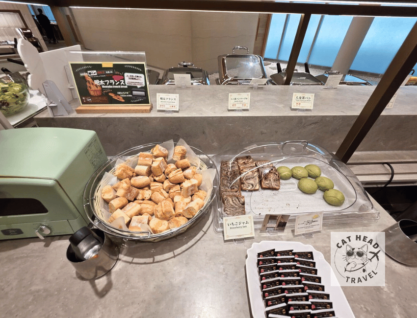 Buffet Area, Lounge Fukuoka (Fukuoka Airport Lounge)
