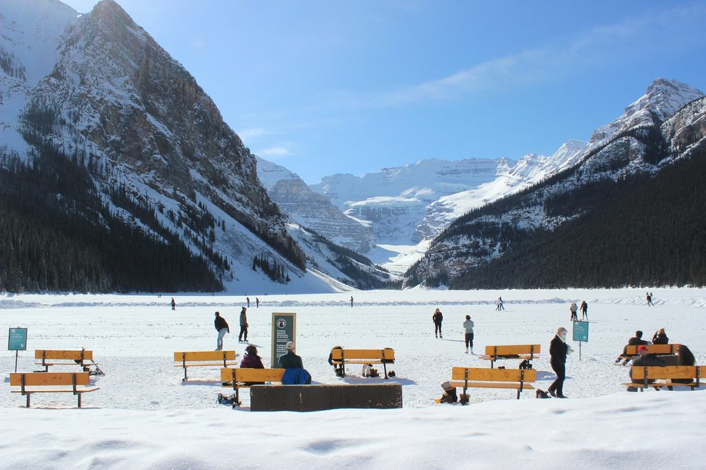 露易絲湖溜冰 Ice Skating on Lake Louise
