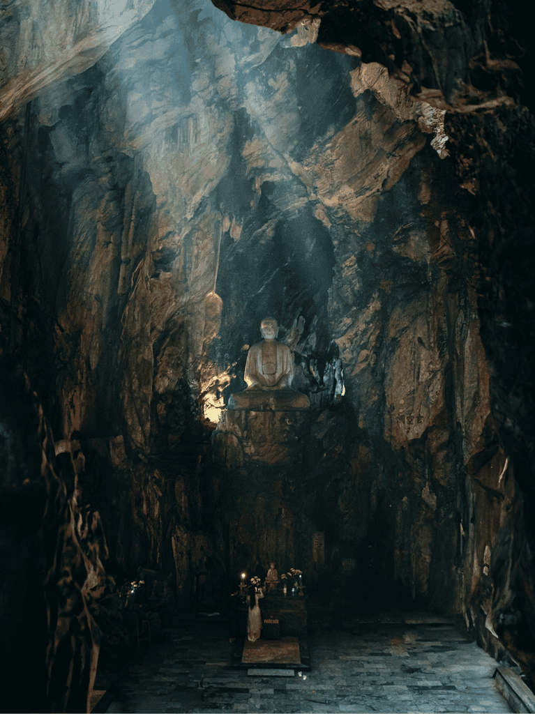 五行山 Marble Mountains